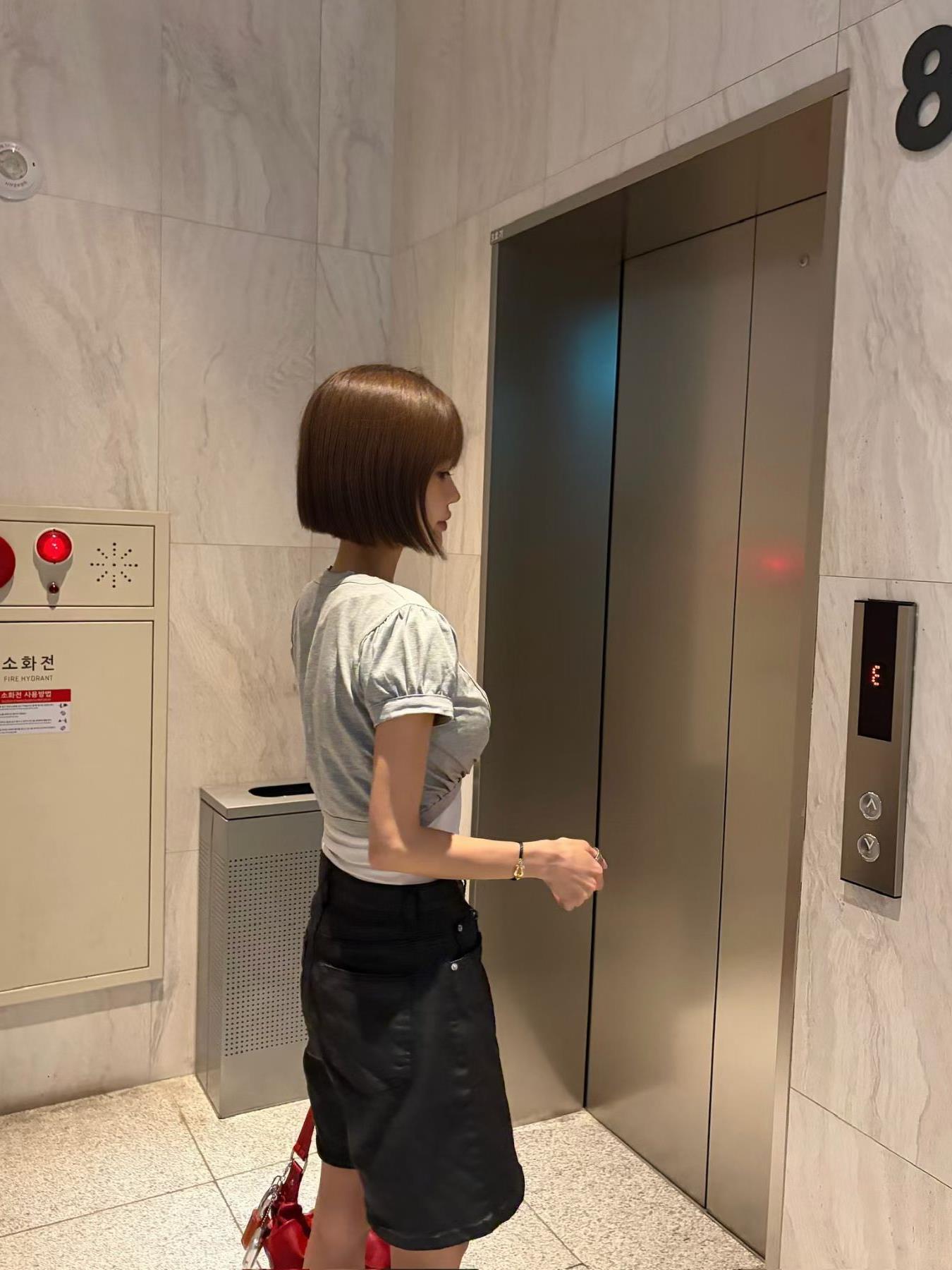 大V領單扣短上衣